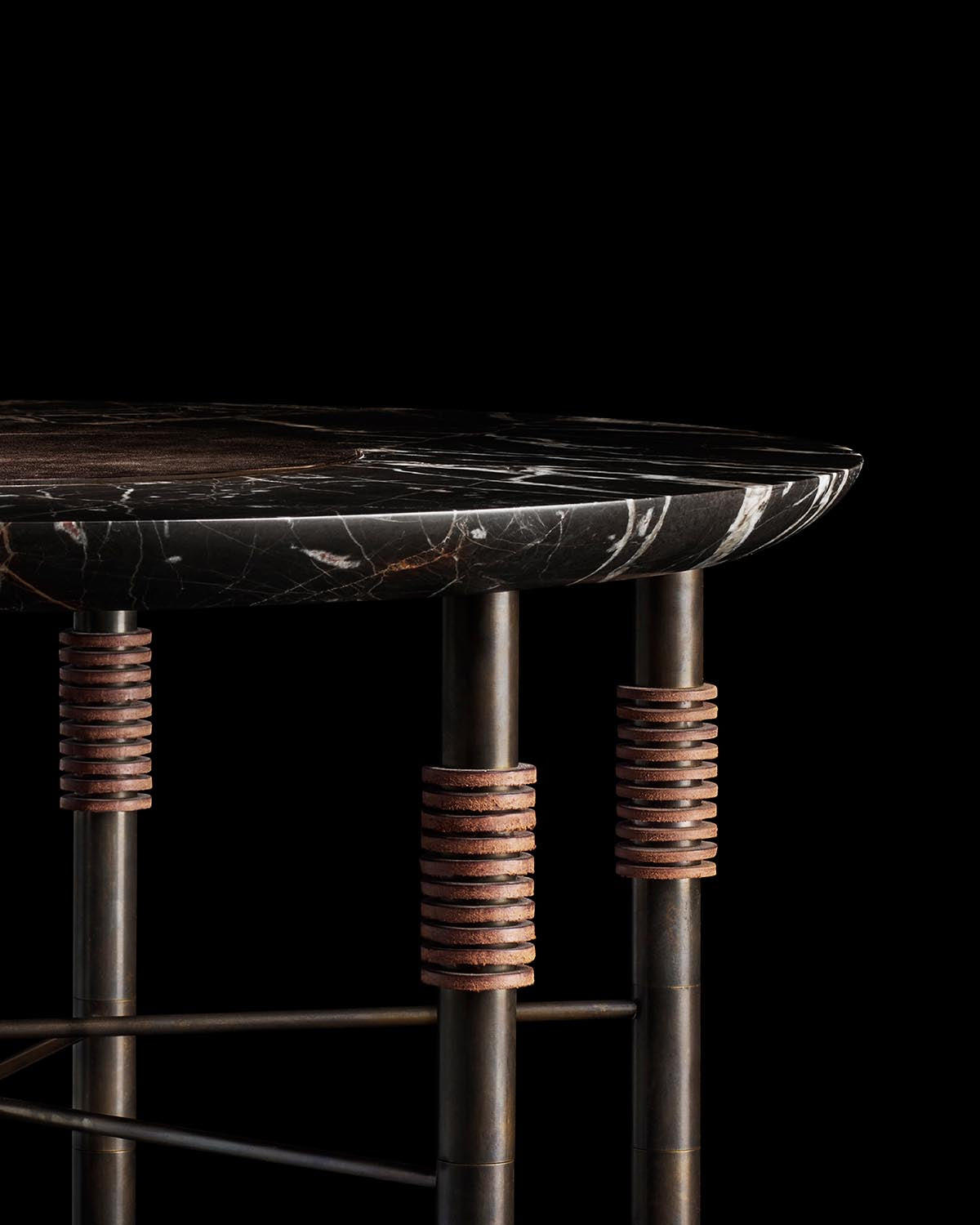 PARS : SIDE TABLE